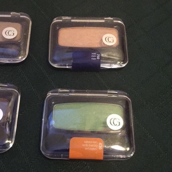 Cover girl NEW Eyeshadow/enhancers 6-pack With Beauty Make-Up Bag to store them - Picture 6 of 6